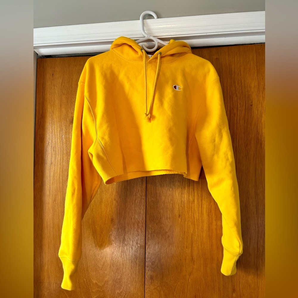 Cropped yellow Champion hoodie